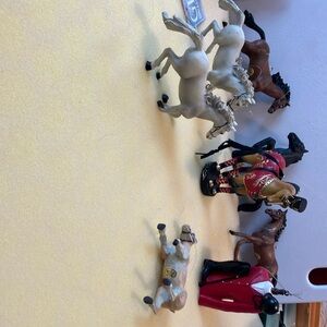 New. 8 pc mini hanging horse set  near perfect   Each 3-5”  awesome for hanging